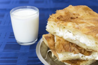 Burek ve yoğurt