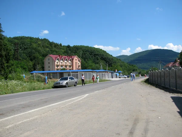 La carretera en las montañas — Foto de Stock