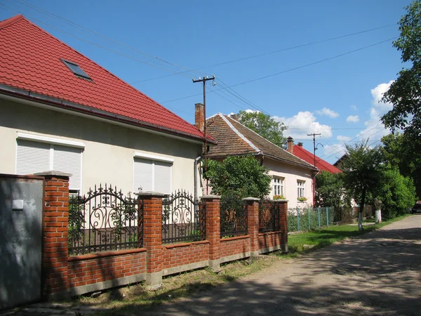 Straat op de voorstad van de stad — Stockfoto