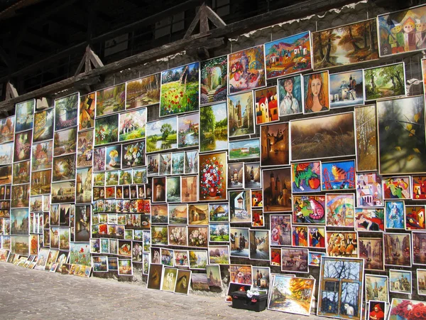 Pictures in outdoor gallery on the city walls in Krakow (Poland) — Stock Photo, Image