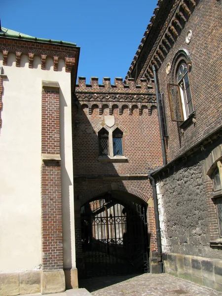 Entrance to the ancient building in Krakow (Poland) — Stock Photo, Image