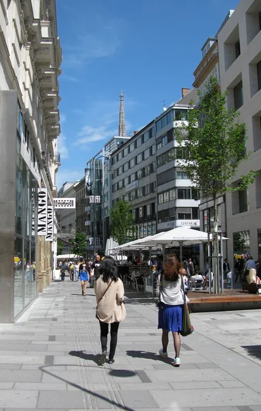 Улица в историческом центре Вены — стоковое фото