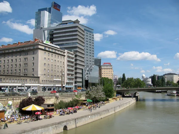 Danube Embankment in Wenen (Oostenrijk) — Stockfoto