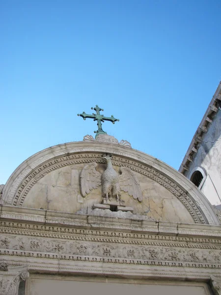 Barokke bas-reliëf in kathedraal in Venetië (Italië) — Stockfoto