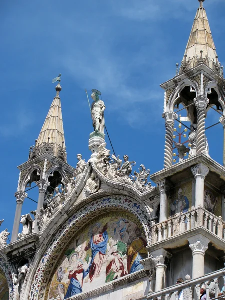 Fachada da Basílica de São Marcos em Veneza (Itália ) — Fotografia de Stock