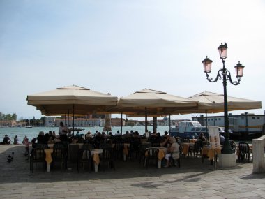 Venedik (İtalya dolgu üzerinde sokak Cafe)