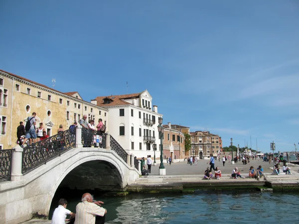 Ponte em aterro de Veneza (Itália ) — Fotografia de Stock