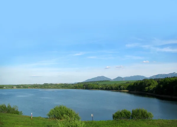 O lago de montanha na Eslováquia — Fotografia de Stock