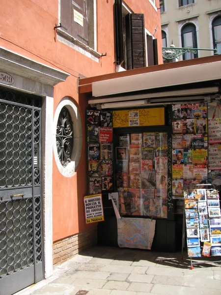 Newsstand in Venice (Italy) — Stock Photo, Image