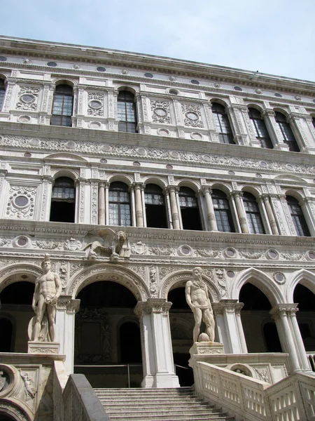 总督宫是威尼斯 （威尼斯，意大利) — 图库照片