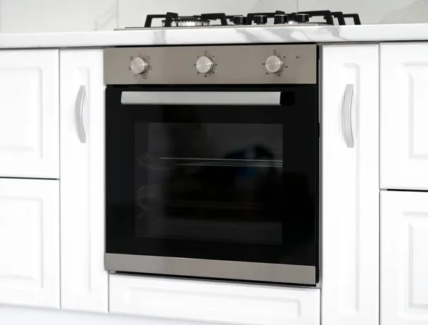 Gas Kachel Met Ingesloten Elektrische Oven Gloednieuwe Moderne Witte Keuken — Stockfoto