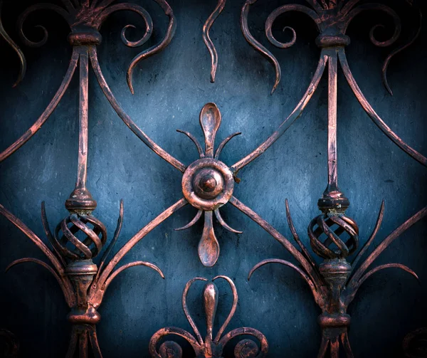 Sahte metal ürünlerinin parçası. yakın plan.