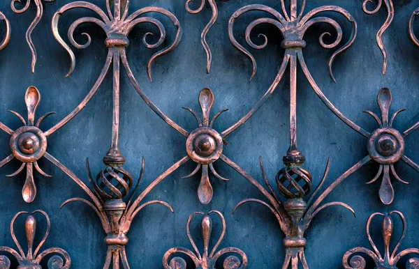 Sahte metal ürünlerinin parçası. yakın plan.