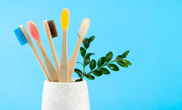 Five Natural Wooden Bamboo Toothbrushes White Cup Blue Background Copy — Stock Photo, Image
