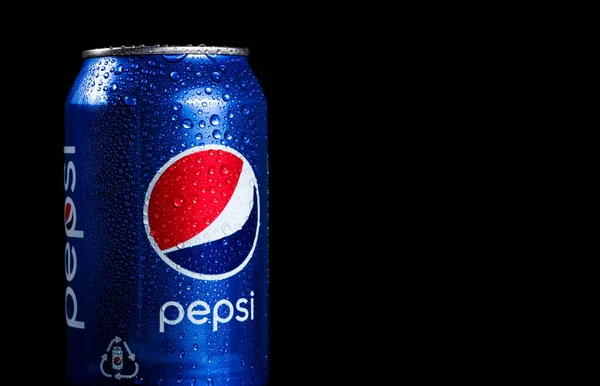 Janeiro 2022 Kiev Ucrânia Lata Azul Pepsi Cola Com Gotas — Fotografia de Stock