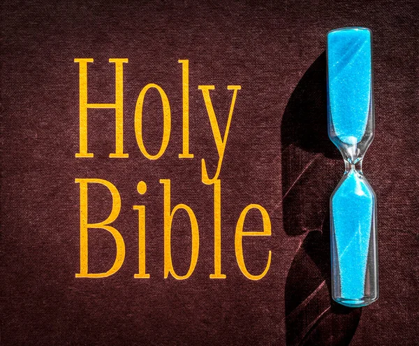 Hourglass Bible Symbolizing End Times Time Running Out — Stock Photo, Image