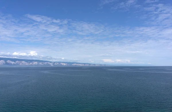 Sakin göl baykal, cape khoboy görünümünden — Stok fotoğraf