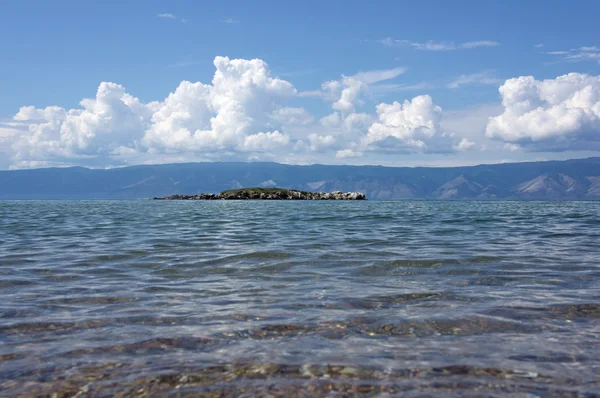 Wyspa NoName na małe zobaczyć jezioro Bajkał, Federacja Rosyjska — Zdjęcie stockowe