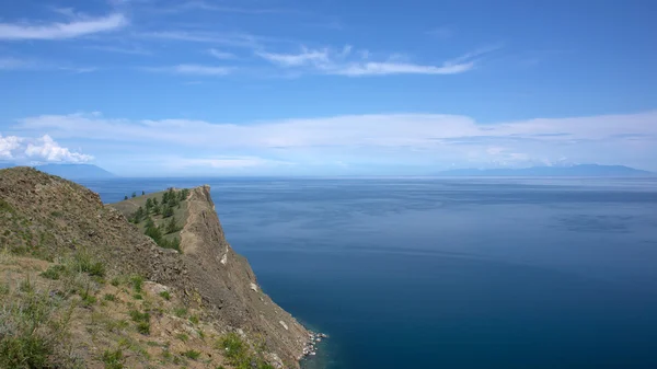 Rustig lake baykal, Kaap khoboy — Stockfoto