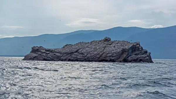 Ilha Noname na Pequena Sé do lago Baikal, Rússia Fotos De Bancos De Imagens