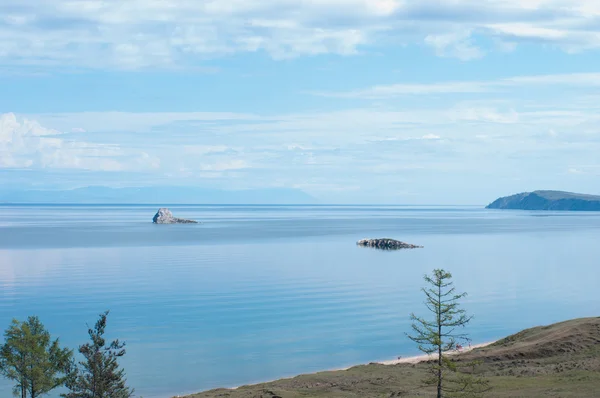 Islas Noname en la pequeña sede del lago Baikal, Rusia Imagen de archivo