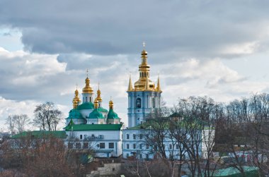 Kiev'de Dinyeper Nehri altında Manastırı