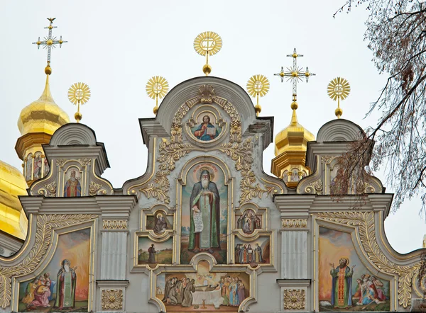 Homlokzat, a Uszpenszkojei katedrális Kievo-Pecserszka Lavra, Ukrajna — Stock Fotó