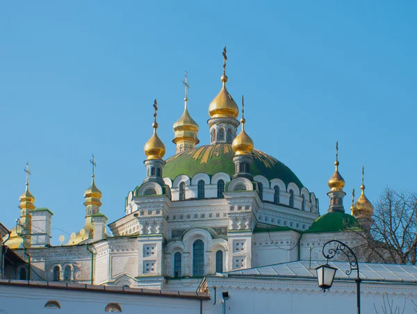 Kiev'de Dinyeper Nehri altında Manastırı