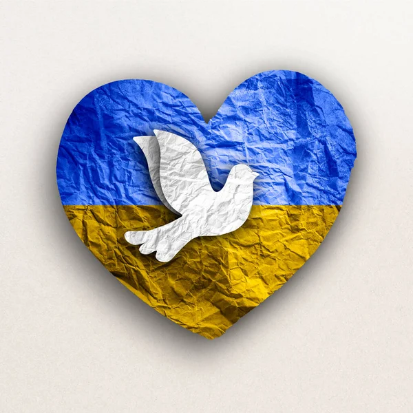 Bandiera Dell Ucraina Forma Cuore Carta Con Colomba Pace — Foto Stock