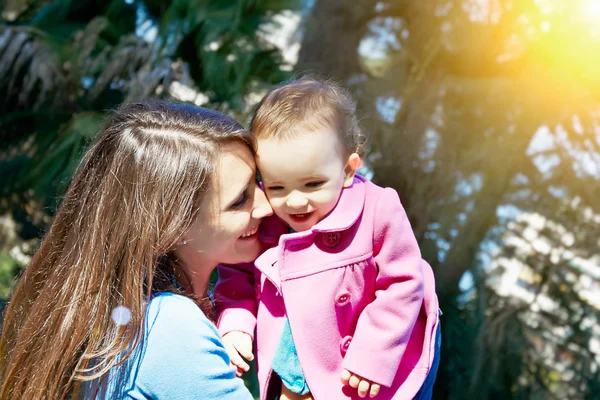 Mamá y su hija — Foto de Stock