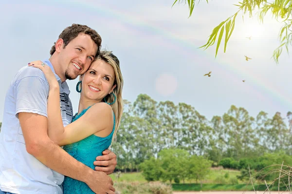 Couple dans le parc — Photo