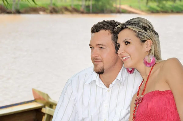 Pareja en el parque — Foto de Stock