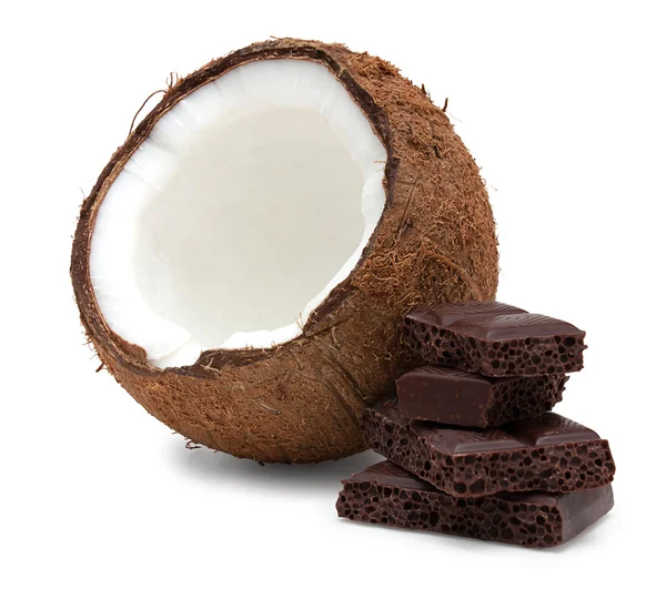 Kokosnuss und Schokoladenstücke isoliert auf weiß — Stockfoto