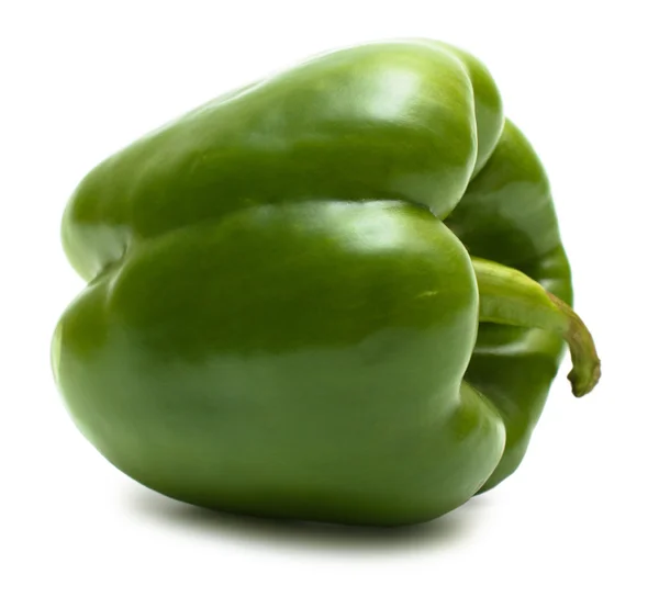 Pimiento verde en su lado aislado en blanco — Foto de Stock