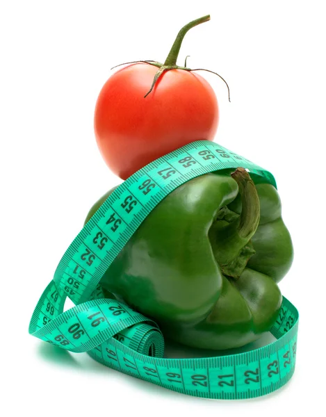 理想的なダイエット ペア緑ピーマンとトマトの白で隔離されます。 — ストック写真