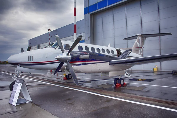 ツイン ターボプロップ航空機ビーチ クラフト キング エア 350 — ストック写真