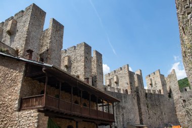 Manasija Manastırı, Sırbistan 'ın Despotovac kenti yakınlarında 1406-1418 yılları arasında Despot Stefan Lazareviç tarafından kurulan bir Sırp Ortodoks manastırı.