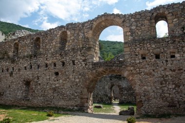 Manasija Manastırı, Sırbistan 'ın Despotovac kenti yakınlarında 1406-1418 yılları arasında Despot Stefan Lazareviç tarafından kurulan bir Sırp Ortodoks manastırı.