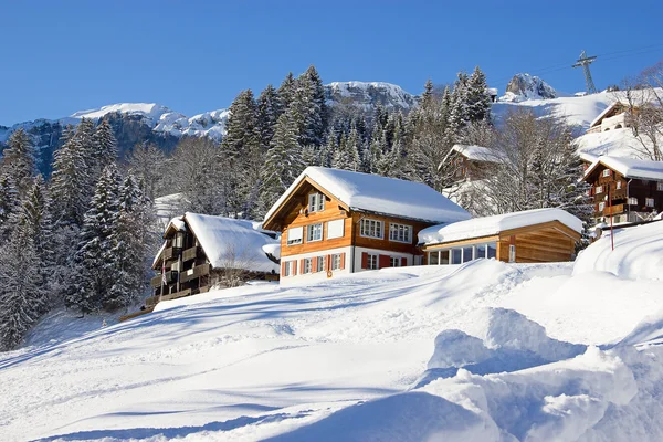 Casa de vacaciones de invierno —  Fotos de Stock