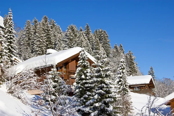 Casa de vacaciones de invierno —  Fotos de Stock
