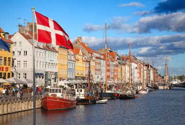 Kopenhag bir güneşli yaz günü (Nyhavn bölgesi)