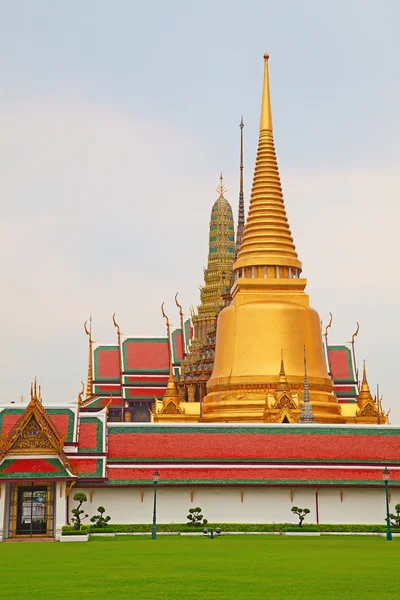 Grand palace en de tempel van de Smaragden Boeddha — Stockfoto