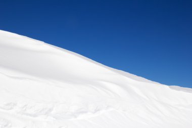 kar sürüklenir