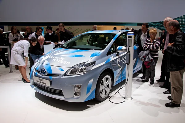 Toyota Prius Plug-in гібрид — стокове фото