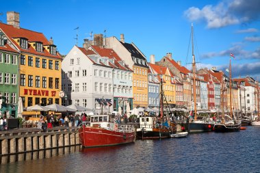 Kopenhag bir güneşli yaz günü (Nyhavn bölgesi)