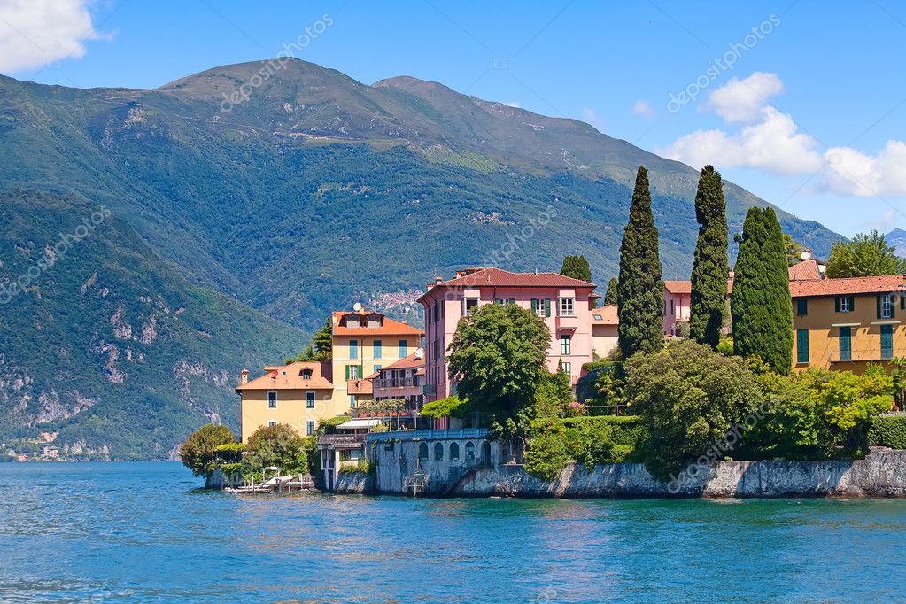 LAKE VILLA
