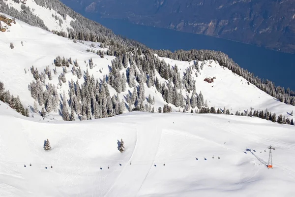 Skiën helling — Stockfoto