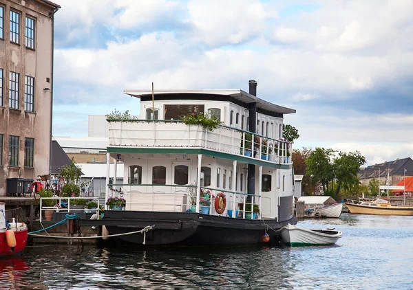 Casa barco — Fotografia de Stock