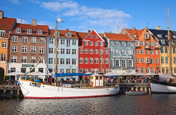 Kopenhagen (Kreis Nyhavn) an einem sonnigen Sommertag — Stockfoto