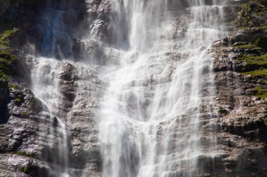 Lauterbrunnen Vadisi 'nin şelaleleri. Cantone Bern, İsviçre